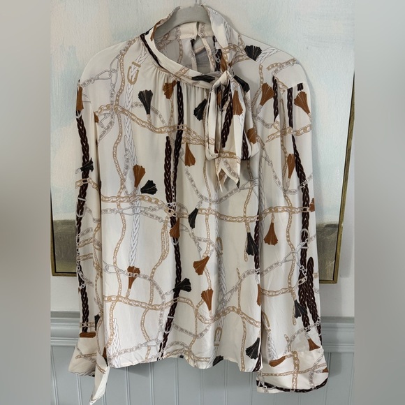 NINE WEST Silk-Blend Mockneck Blouse Leather & Chain Equestrian Pattern NWT Lg - Picture 3 of 8